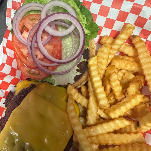 Single Smash Burger w/cheese and FRIES.