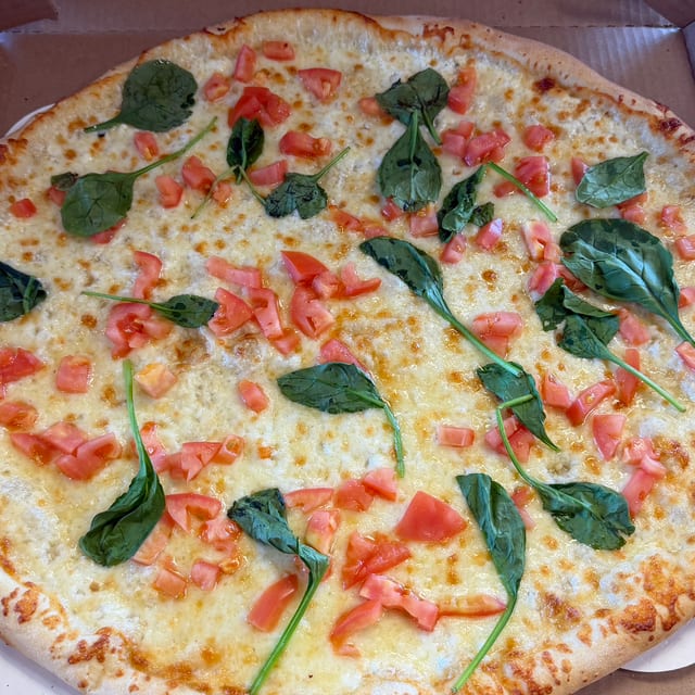 White Deluxe Pizza.