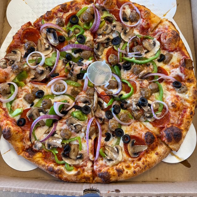 Med 14" Cheese Pizza & 10 Wings.